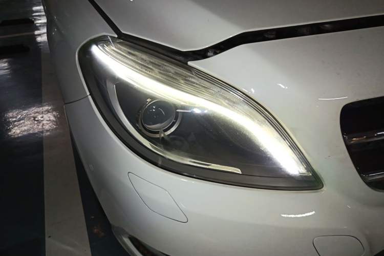 Used Mercedes-Benz B-Class 2012 B 200 Right Front Headlight