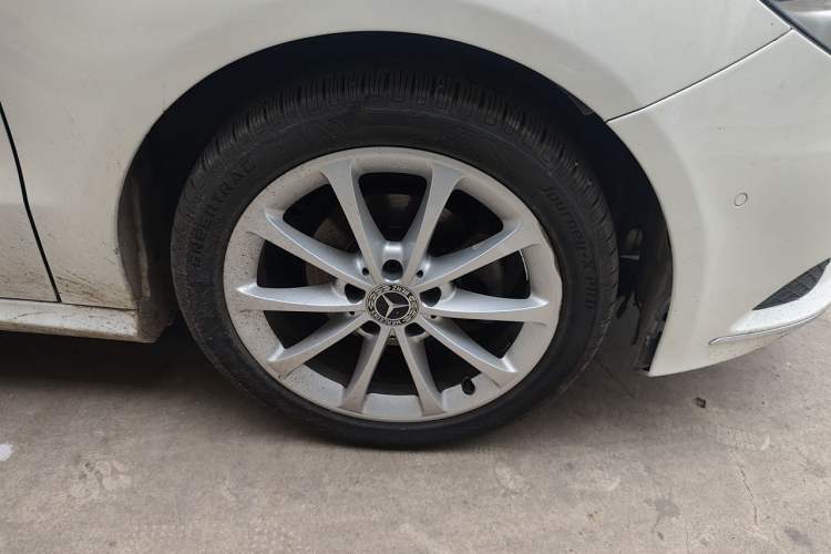Used Mercedes-Benz B-Class 2012 B 180 Right Front Wheel Hub