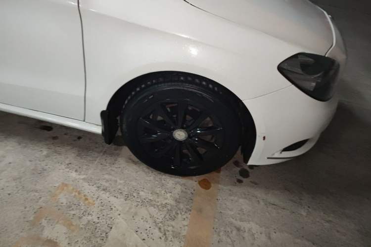 Used Mercedes-Benz B-Class 2012 B 180 Right Front Wheel Hub
