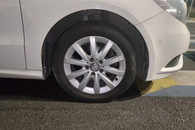 Used Mercedes-Benz B-Class 2012 B 180 Right Front Wheel Hub