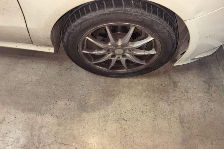 Used Mercedes-Benz B-Class 2012 B 180 Right Front Wheel Hub