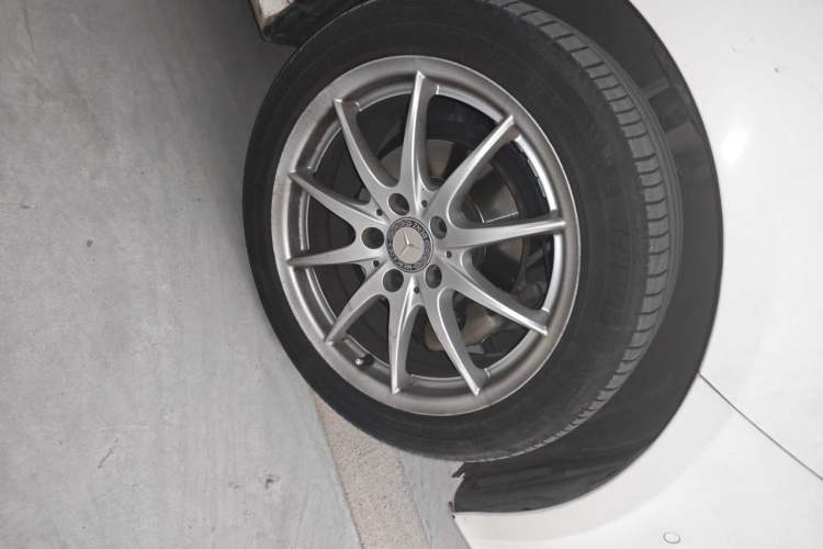Used Mercedes-Benz B-Class 2012 B 180 Right Front Wheel Hub