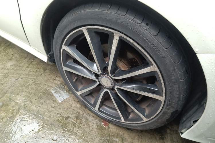 Used Mercedes-Benz B-Class 2012 B 200 Right Front Wheel Hub