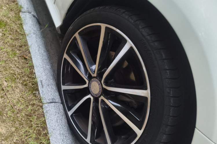 Used Mercedes-Benz B-Class 2012 B 200 Right Front Wheel Hub