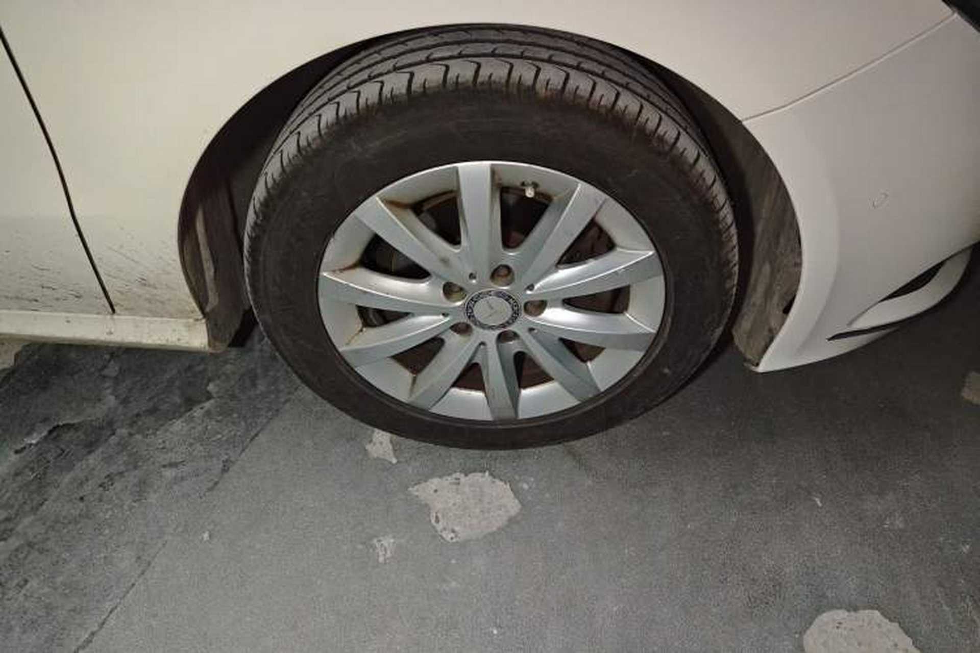 Used Mercedes-Benz B-Class 2012 B 180 Right Front Wheel Hub