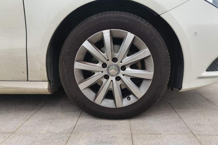 Used Mercedes-Benz B-Class 2012 B 180 Right Front Wheel Hub