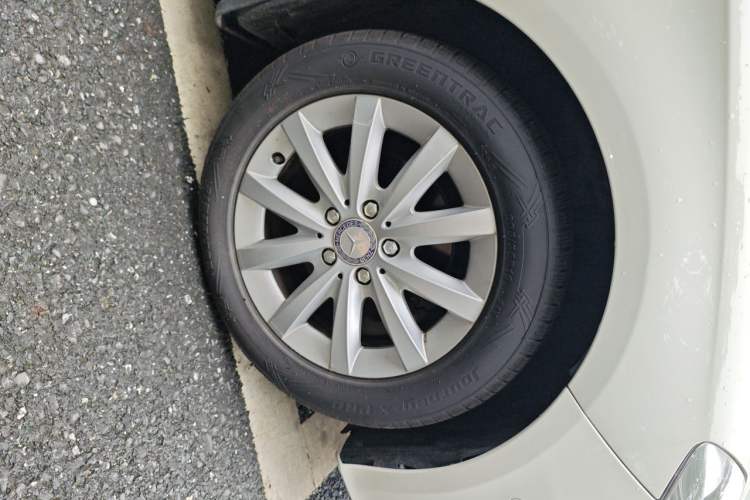 Used Mercedes-Benz B-Class 2012 B 180 Right Front Wheel Hub