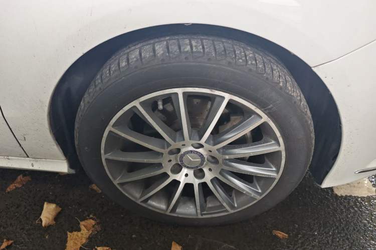 Used Mercedes-Benz B-Class 2012 B 200 Right Front Wheel Hub