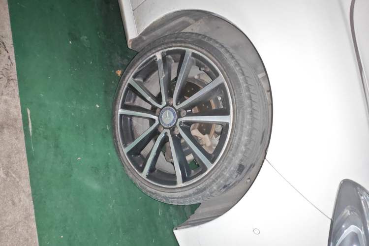 Used Mercedes-Benz B-Class 2012 B 200 Right Front Wheel Hub