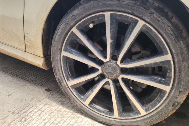 Used Mercedes-Benz B-Class 2012 B 200 Right Front Wheel Hub