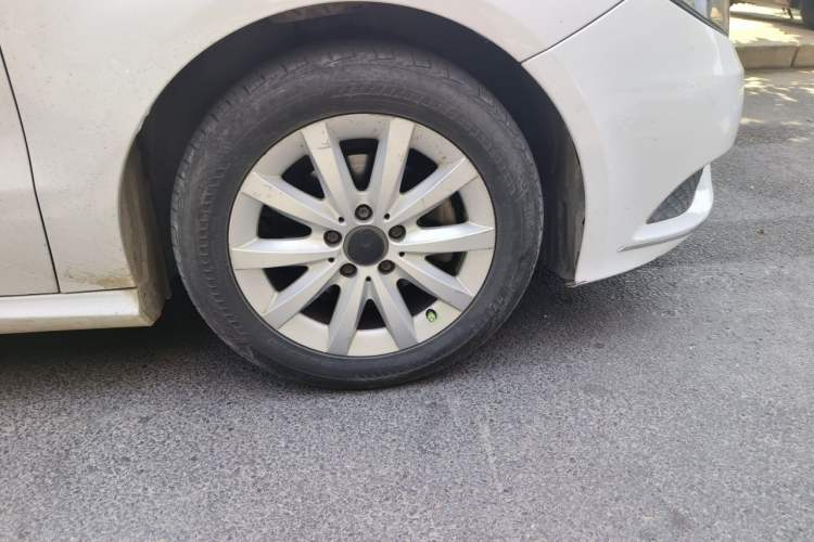 Used Mercedes-Benz B-Class 2012 B 180 Right Front Wheel Hub
