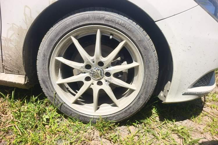 Used Mercedes-Benz B-Class 2012 B 180 Right Front Wheel Hub