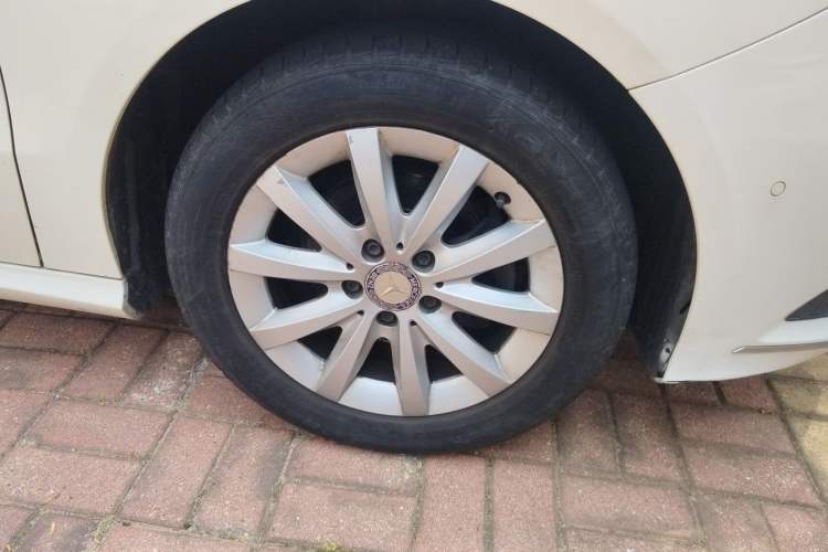 Used Mercedes-Benz B-Class 2012 B 180 Right Front Wheel Hub