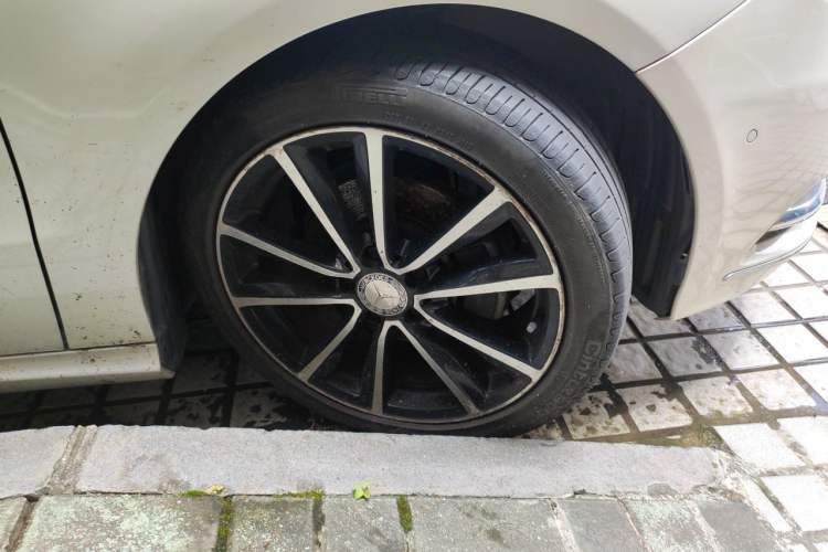 Used Mercedes-Benz B-Class 2012 B 200 Right Front Wheel Hub