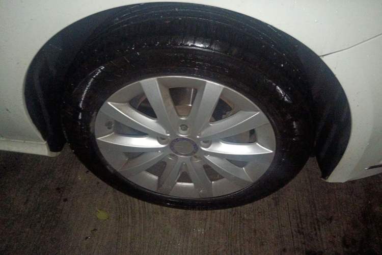 Used Mercedes-Benz B-Class 2012 B 180 Right Front Wheel Hub