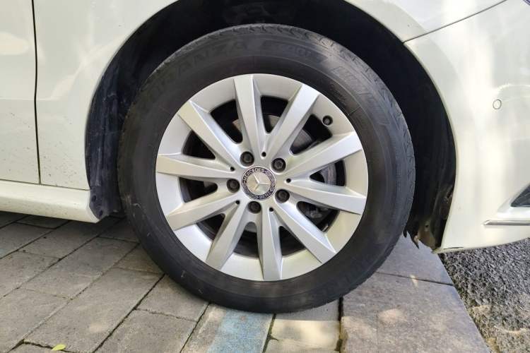 Used Mercedes-Benz B-Class 2012 B 180 Right Front Wheel Hub