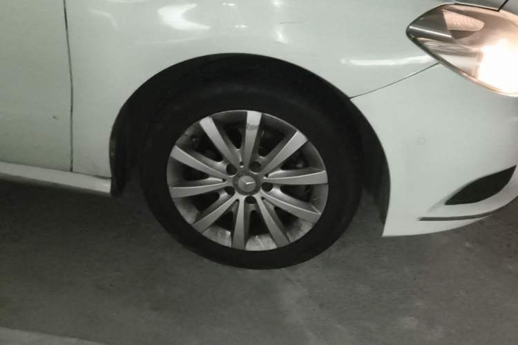 Used Mercedes-Benz B-Class 2012 B 180 Right Front Wheel Hub