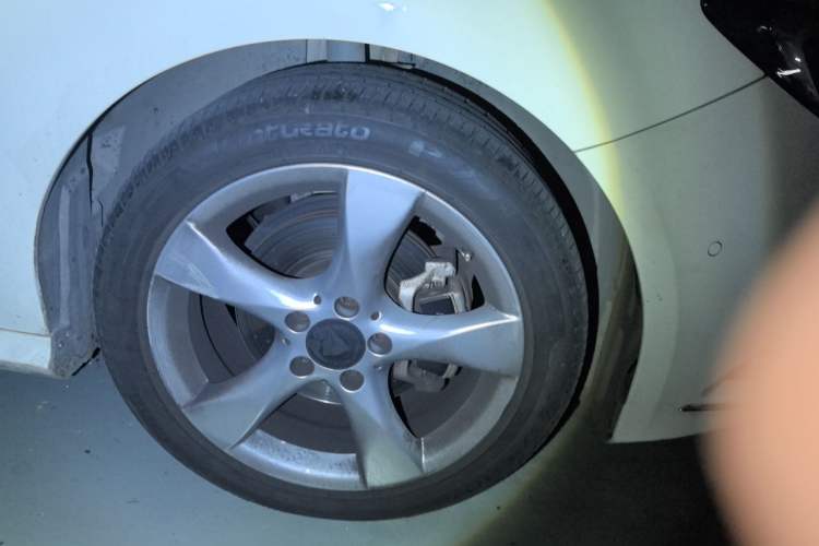 Used Mercedes-Benz B-Class 2012 B 200 Right Front Wheel Hub