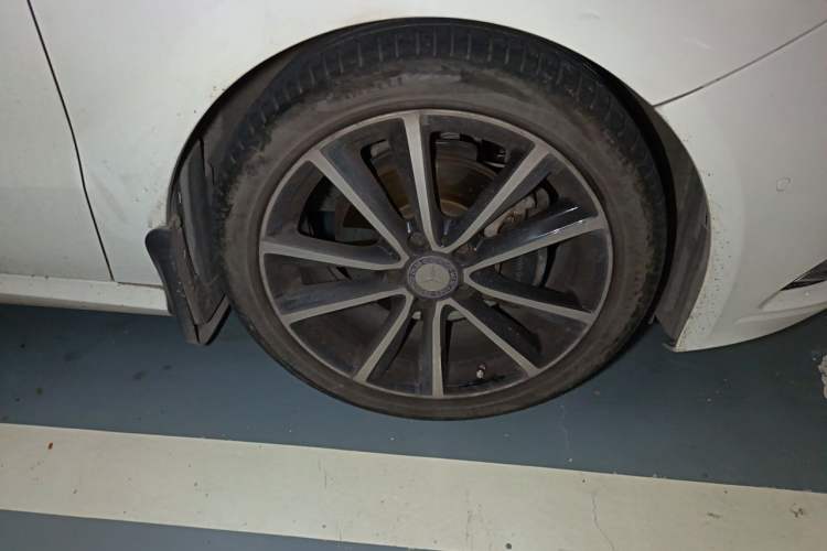 Used Mercedes-Benz B-Class 2012 B 200 Right Front Wheel Hub