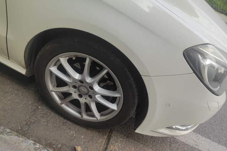 Used Mercedes-Benz B-Class 2012 B 200 Right Front Wheel Hub