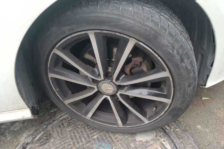 Used Mercedes-Benz B-Class 2012 B 200 Right Front Wheel Hub