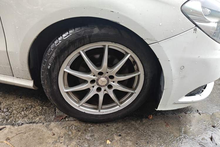 Used Mercedes-Benz B-Class 2012 B 180 Right Front Wheel Hub