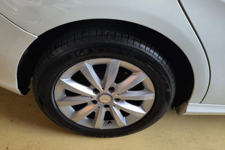 Used Mercedes-Benz B-Class 2012 B 180 Right Rear Wheel Hub