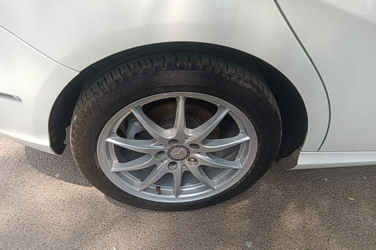 Used Mercedes-Benz B-Class 2012 B 180 Right Rear Wheel Hub