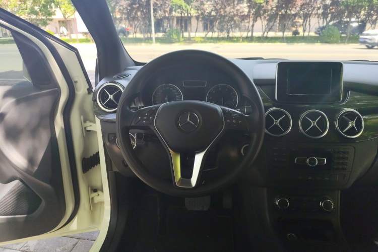 Used Mercedes-Benz B-Class 2012 B 180 Steering Wheel