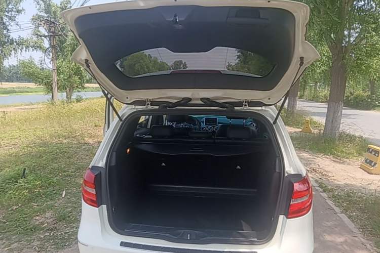 Used Mercedes-Benz B-Class 2012 B 180 Trunk