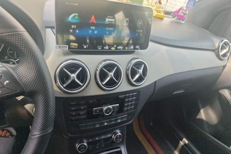 Used Mercedes-Benz B-Class 2012 B 200 Audio And AC Panel
