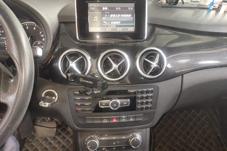 Used Mercedes-Benz B-Class 2012 B 180 base model (imported) Audio And AC Panel