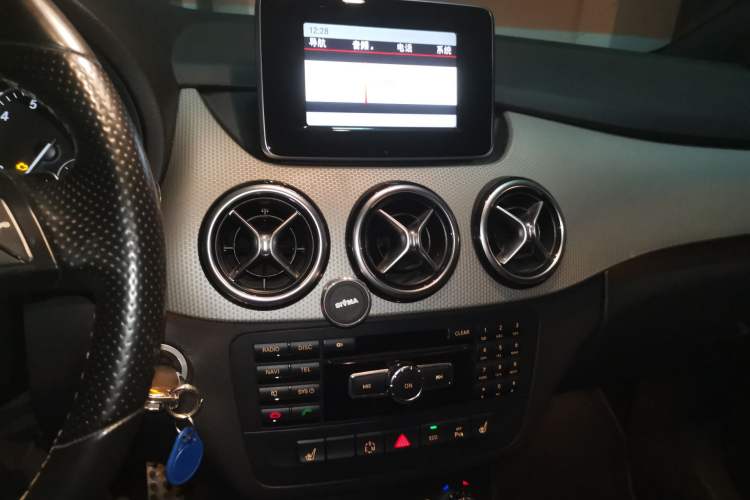 Used Mercedes-Benz B-Class 2012 B 200 Audio And AC Panel