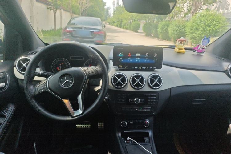 Used Mercedes-Benz B-Class 2012 B 200 Center Console