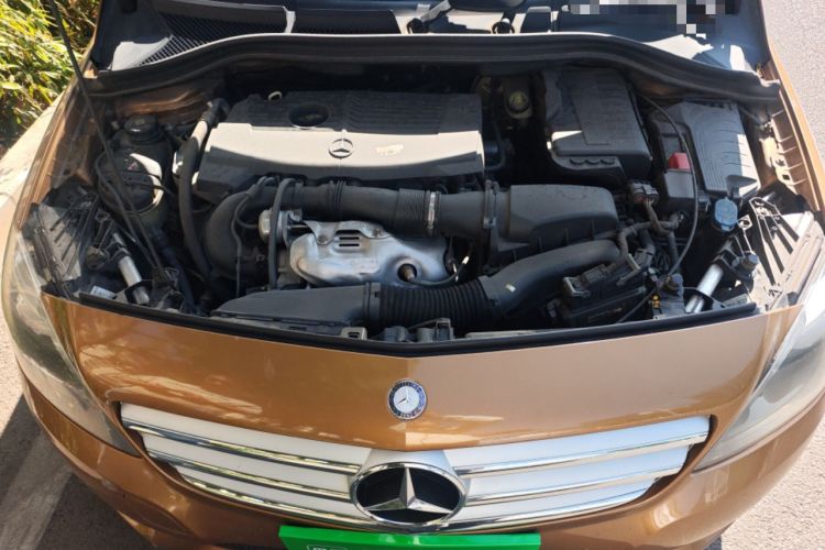 Used Mercedes-Benz B-Class 2012 B 180 Engine Bay
