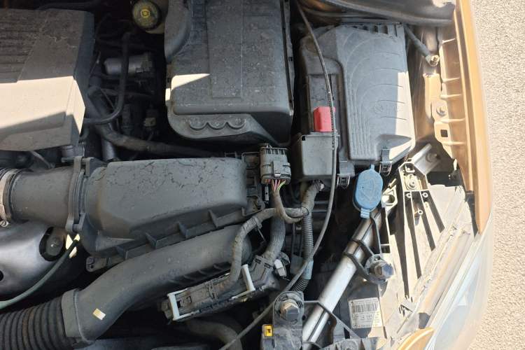 Used Mercedes-Benz B-Class 2012 B 180 Engine Bay Left