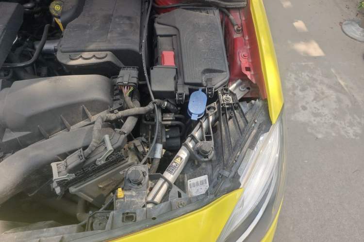 Used Mercedes-Benz B-Class 2012 B 200 Engine Bay Left