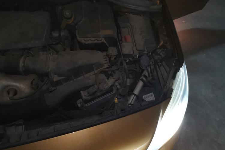 Used Mercedes-Benz B-Class 2012 B 200 Engine Bay Left
