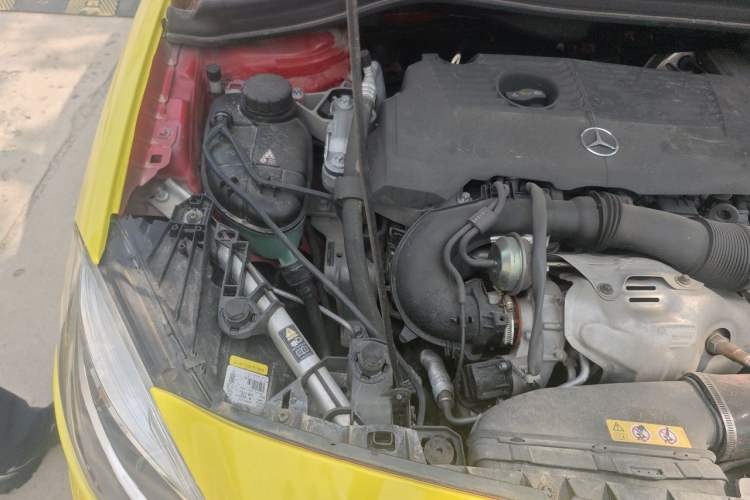 Used Mercedes-Benz B-Class 2012 B 200 Engine Bay Right