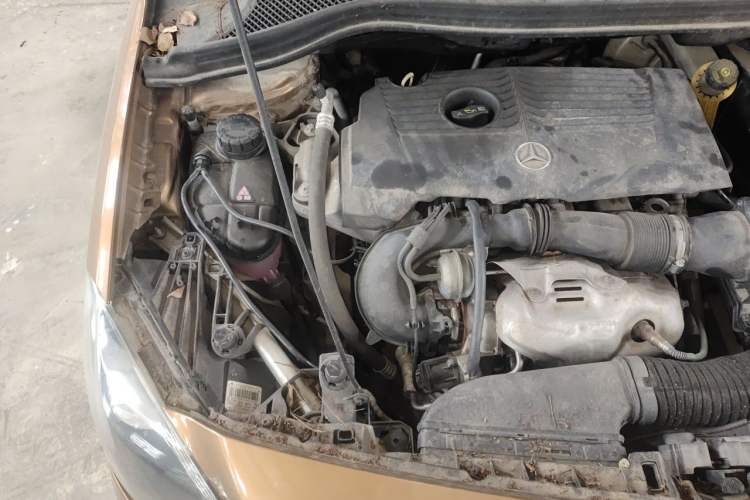 Used Mercedes-Benz B-Class 2012 B 180 base model (imported) Engine Bay Right