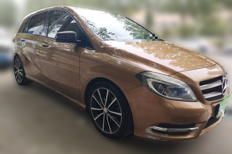 Used Mercedes-Benz B-Class 2012 B 200 Front Right 45 Deg