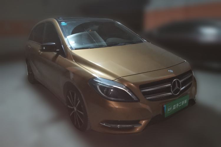 Used Mercedes-Benz B-Class 2012 B 200 Front Right 45 Deg