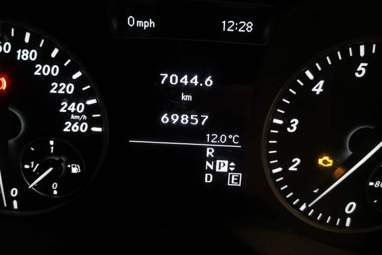 Used Mercedes-Benz B-Class 2012 B 200 Odometer Close Up
