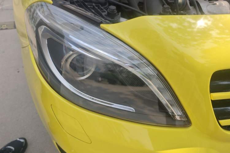 Used Mercedes-Benz B-Class 2012 B 200 Right Front Headlight