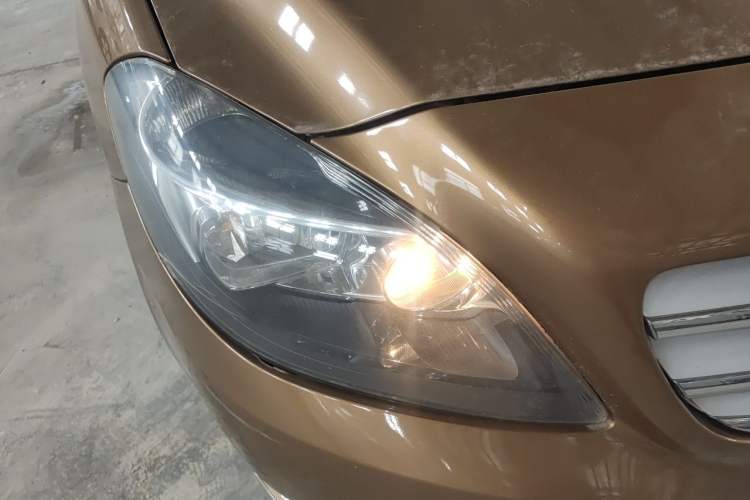 Used Mercedes-Benz B-Class 2012 B 180 base model (imported) Right Front Headlight