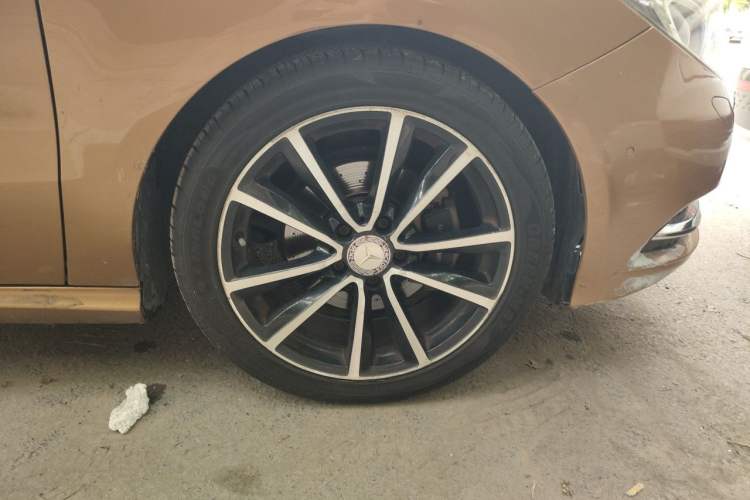 Used Mercedes-Benz B-Class 2012 B 200 Right Front Wheel Hub