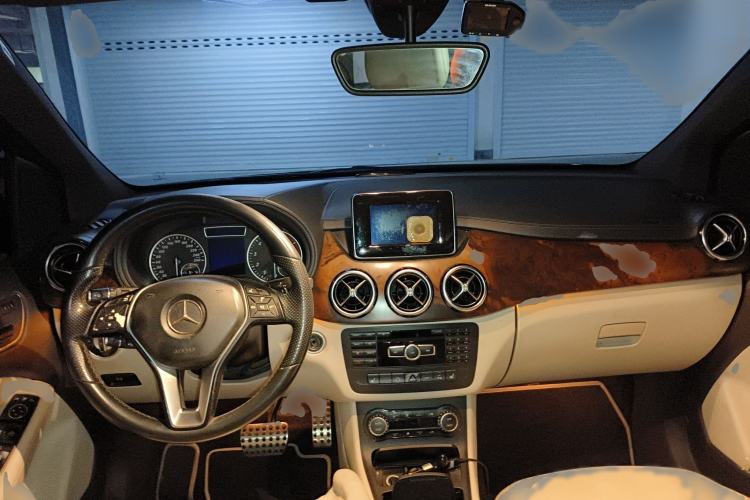 Used Mercedes-Benz B-Class 2013 B 260 Interior 2