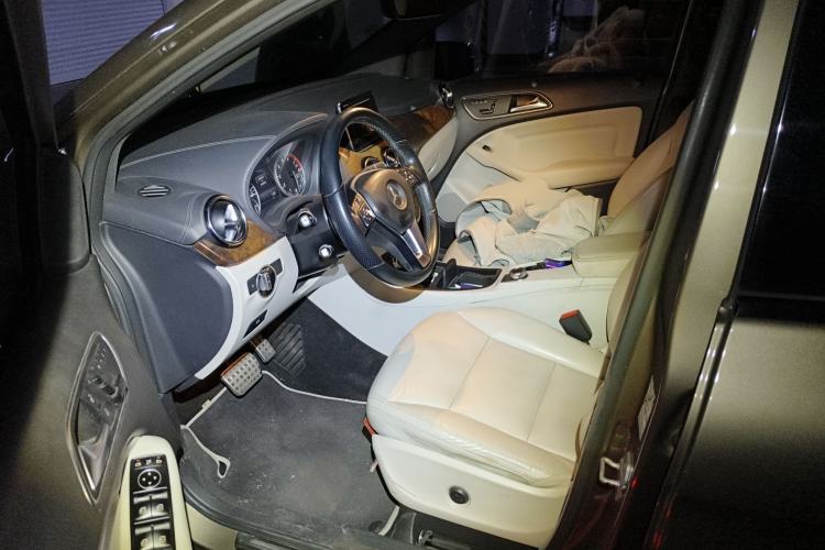 Used Mercedes-Benz B-Class 2013 B 260 Interior 3