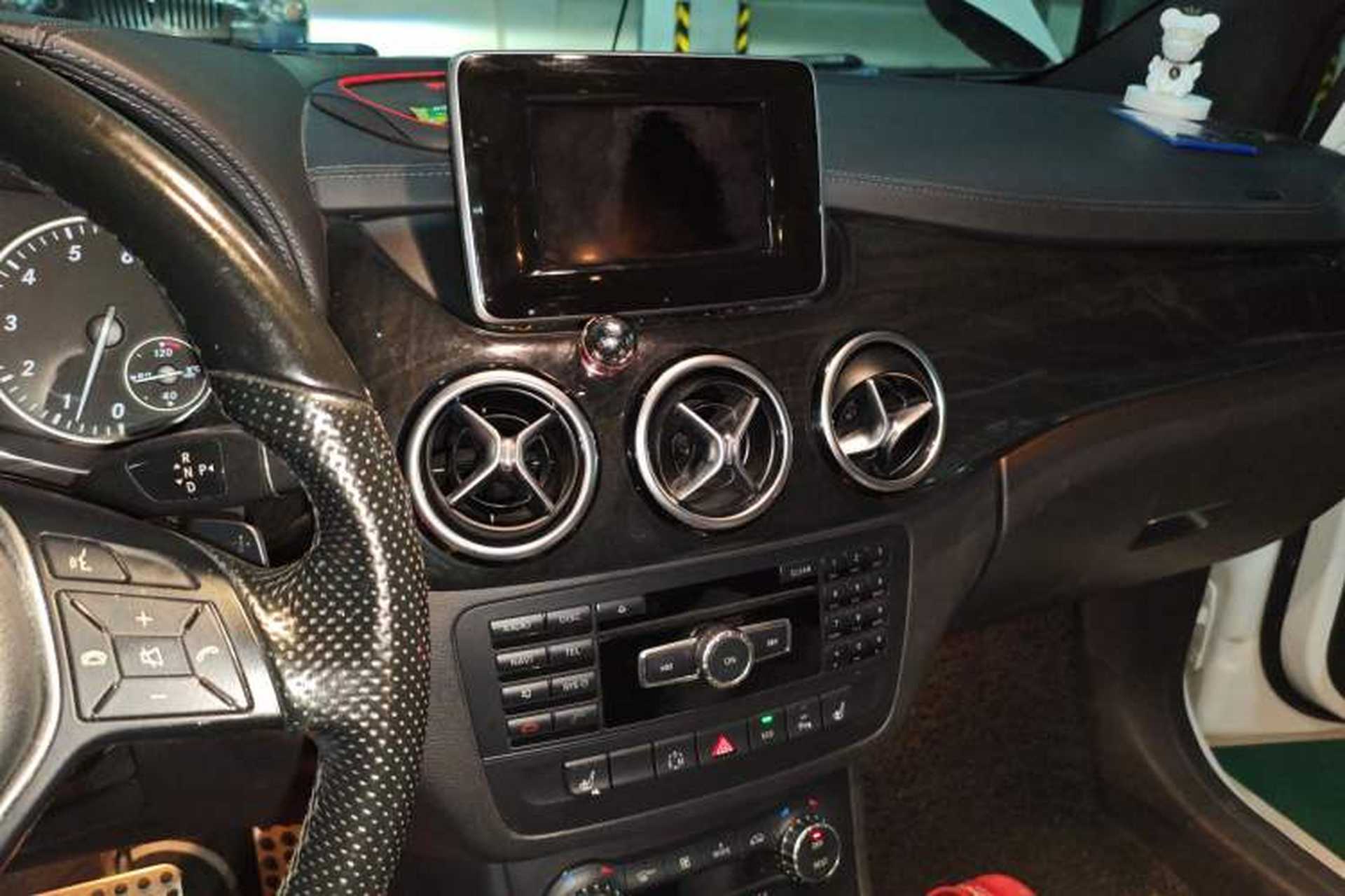 Used Mercedes-Benz B-Class 2013 B 260 Audio And AC Panel