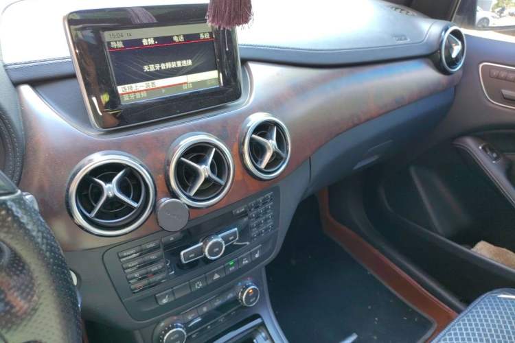 Used Mercedes-Benz B-Class 2013 B 260 Audio And AC Panel